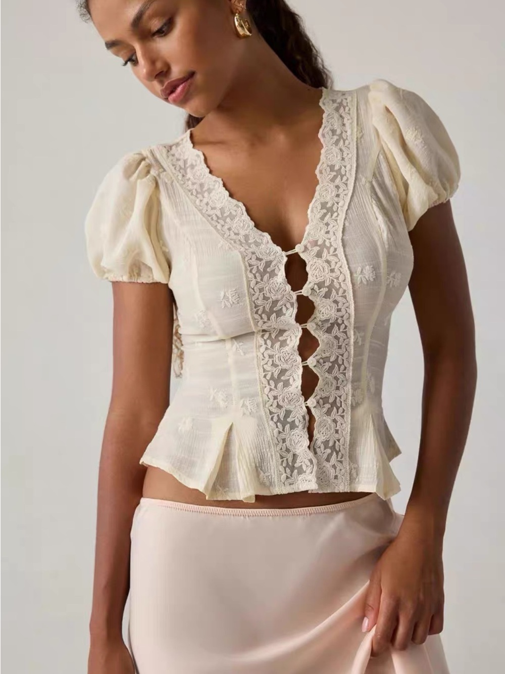 Urban outfitters Urban outfitters Cream Lace-Trim Puff Sleeve Top, M